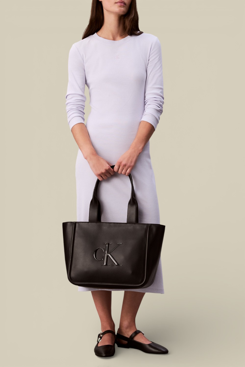 תמונת כל הלוק של תיק כתף מדיום